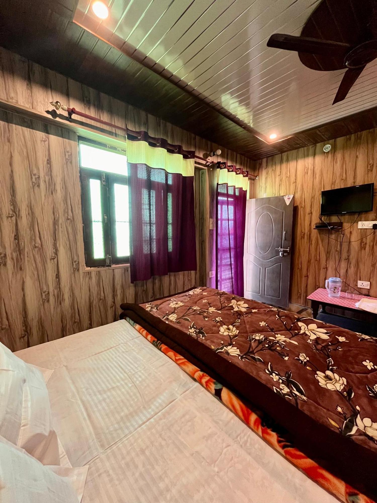 Astha Guest House Gopeshwar Екстериор снимка