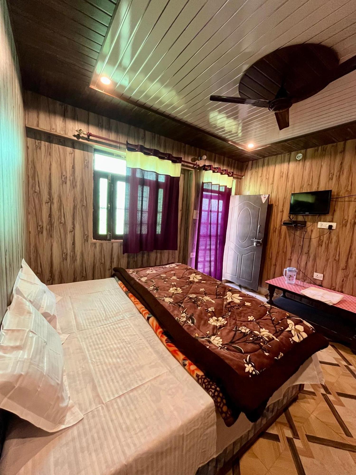 Astha Guest House Gopeshwar Екстериор снимка