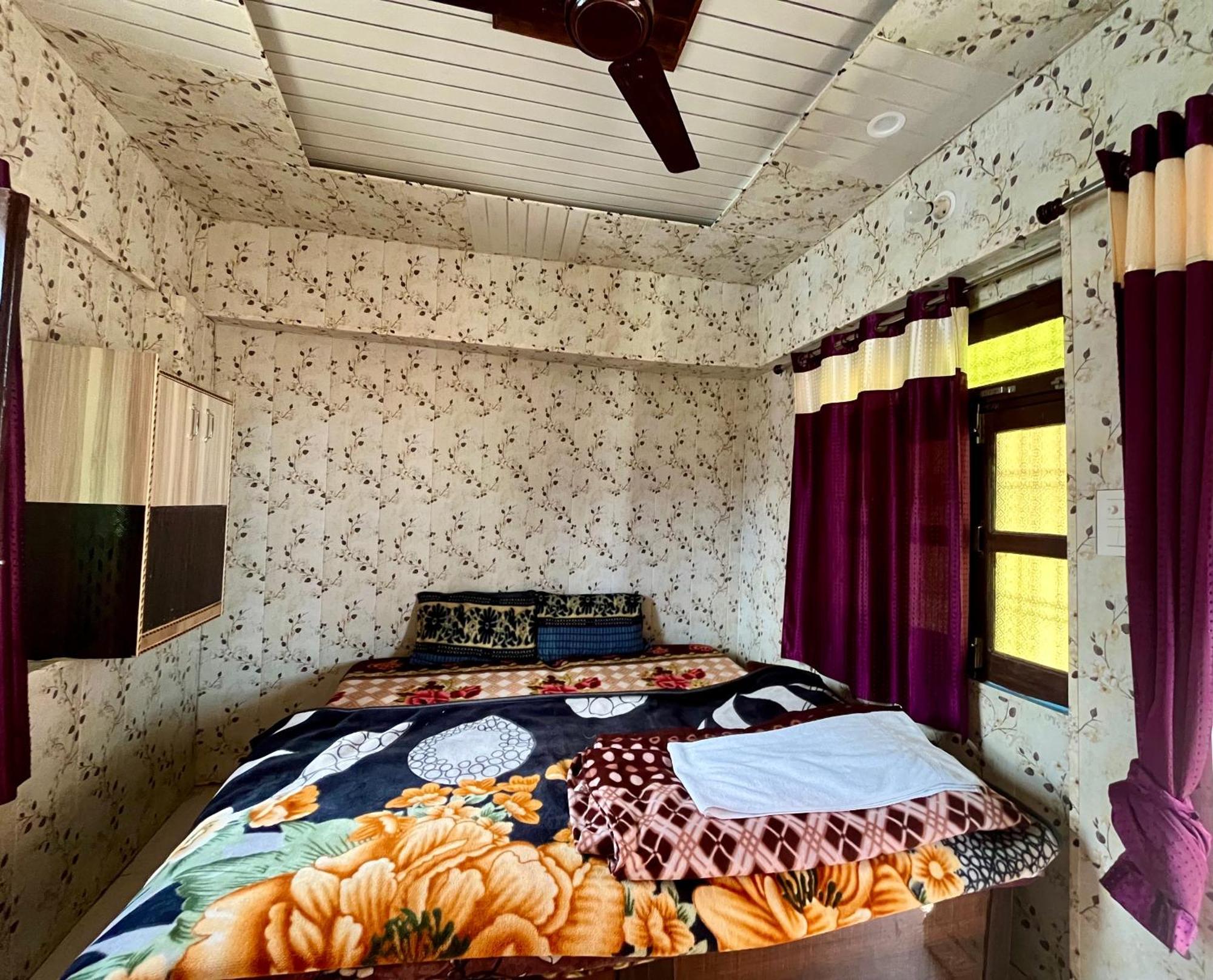 Astha Guest House Gopeshwar Екстериор снимка